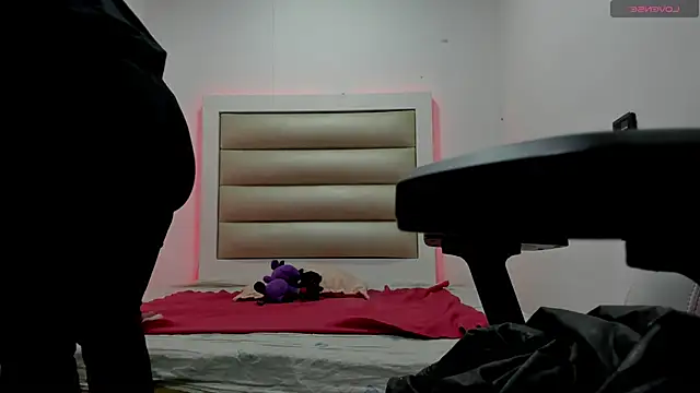 Snapshot of Luna_and_lindsy chatting on November 6, 12:28 pm Luna and lindsy online show from November 6, 12:28 pm