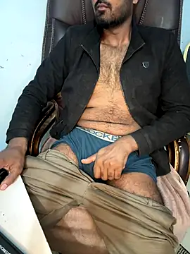 Snapshot of MeekBatgirl chatting on December 15, 8:40 am MeekBatgirl online show from December 15, 8:40 am