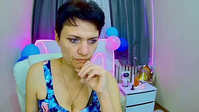 Snapshot of AvaSaturnian chatting on October 4, 6:22 am AvaSaturnian online show from October 4, 6:22 am