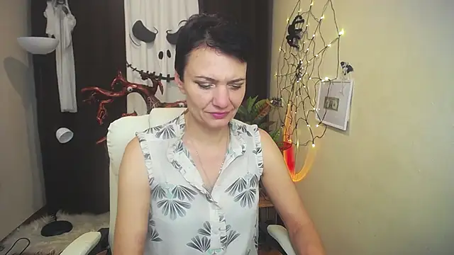 Snapshot of AvaSaturnian chatting on October 19, 10:27 am AvaSaturnian online show from October 19, 10:27 am