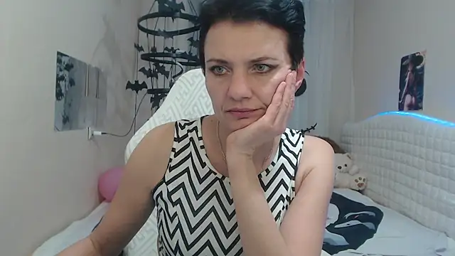 Snapshot of AvaSaturnian chatting on October 24, 12:23 pm AvaSaturnian online show from October 24, 12:23 pm