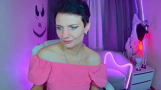 Snapshot of AvaSaturnian chatting on October 27, 1:15 pm AvaSaturnian online show from October 27, 1:15 pm