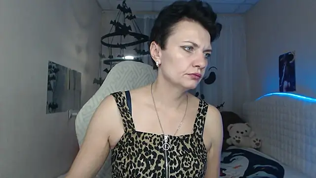 Snapshot of AvaSaturnian chatting on October 28, 1:36 pm AvaSaturnian online show from October 28, 1:36 pm