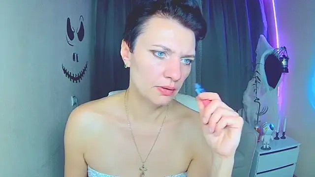 Snapshot of AvaSaturnian chatting on October 29, 1:46 pm AvaSaturnian online show from October 29, 1:46 pm