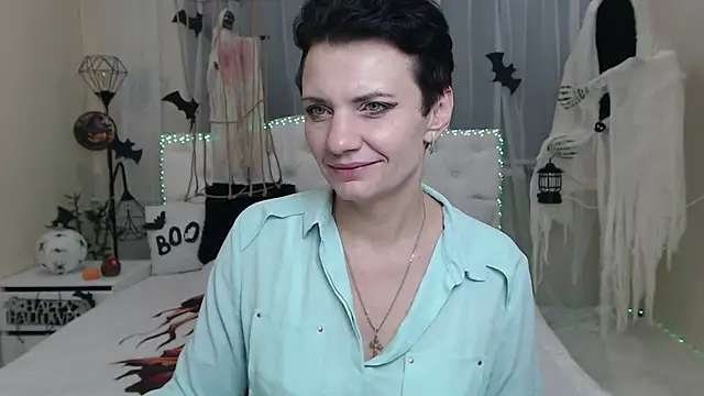 Snapshot of AvaSaturnian chatting on November 3, 7:31 am AvaSaturnian online show from November 3, 7:31 am