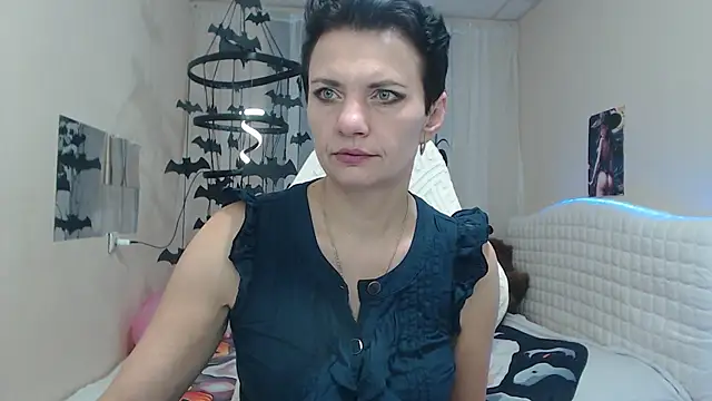 Snapshot of AvaSaturnian chatting on November 4, 7:18 am AvaSaturnian online show from November 4, 7:18 am