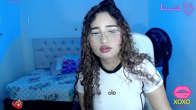 Snapshot of sasha_17_ chatting on October 6, 5:10 pm sasha 17 online show from October 6, 5:10 pm