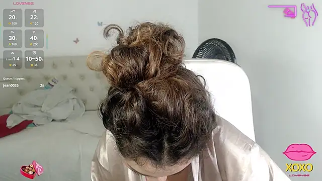 Snapshot of sasha_17_ chatting on October 23, 12:43 am sasha 17 online show from October 23, 12:43 am