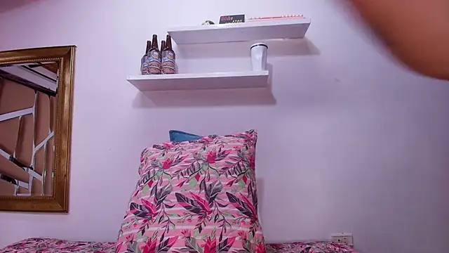 sweegirl69 online show from September 30, 11:59 am