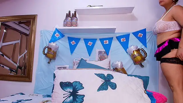 sweegirl69 online show from October 1, 12:00 pm