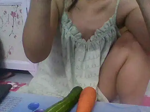 Snapshot of YukiLy chatting on October 12, 9:25 pm YukiLy online show from October 12, 9:25 pm