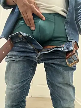 Snapshot of Pomloposho chatting on October 20, 9:37 pm Pomloposho online show from October 20, 9:37 pm