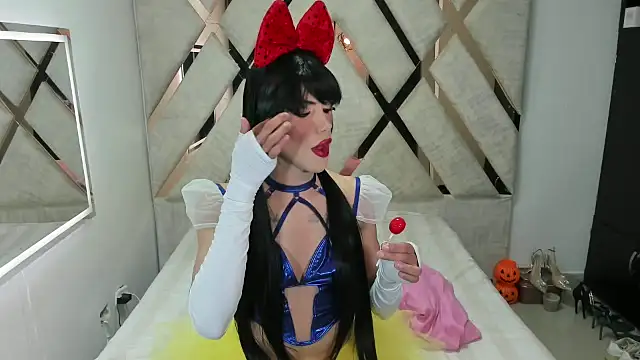 Snapshot of Barbieoonfire chatting on November 5, 6:57 am Barbieoonfire online show from November 5, 6:57 am