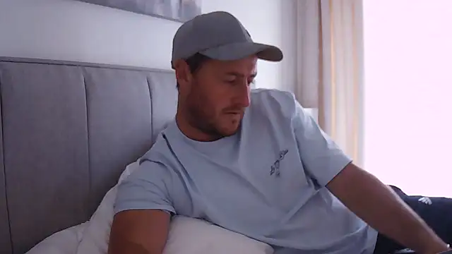 Londonlad818 online show from September 23, 10:40 am