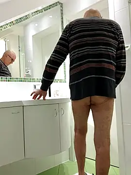 Oldmenhot66 online show from February 10, 5:55 am