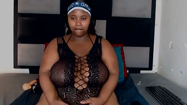 Snapshot of Freaky-boobs chatting on November 5, 12:05 pm Freaky-boobs online show from November 5, 12:05 pm