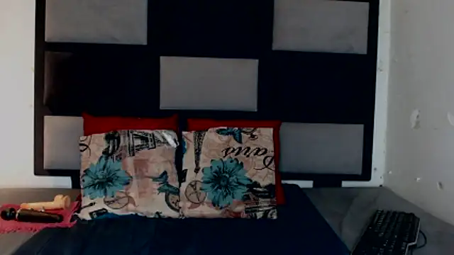 Snapshot of Freaky-boobs chatting on November 10, 8:19 pm Freaky-boobs online show from November 10, 8:19 pm