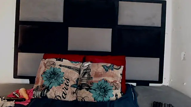 Snapshot of Freaky-boobs chatting on November 14, 1:15 am Freaky-boobs online show from November 14, 1:15 am