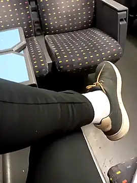 Snapshot of YourBigOne20 chatting on October 19, 9:43 am YourBigOne20 online show from October 19, 9:43 am