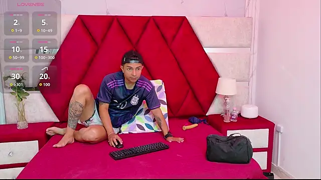 Snapshot of Kity_spiderr chatting on September 16, 12:28 pm Kity spiderr online show from September 16, 12:28 pm