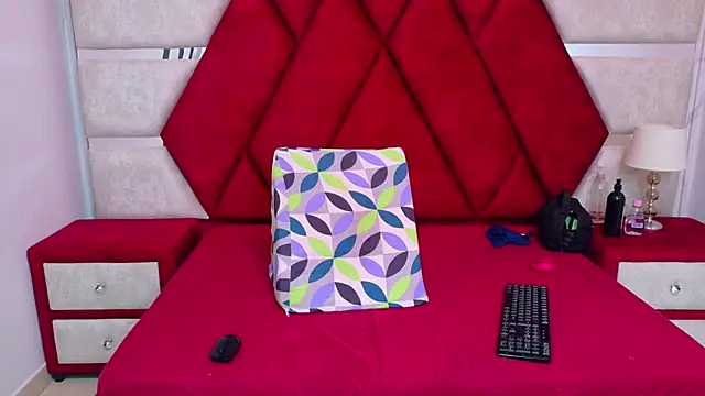 Snapshot of Kity_spiderr chatting on October 17, 12:19 pm Kity spiderr online show from October 17, 12:19 pm