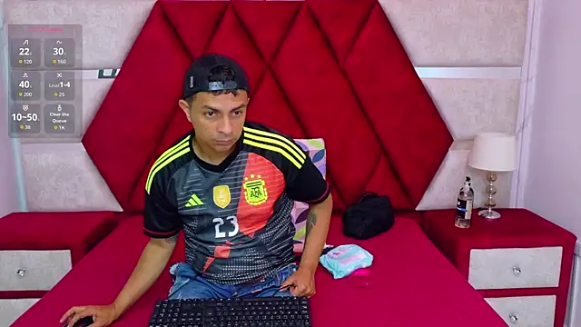 Snapshot of Kity_spiderr chatting on November 17, 12:11 pm Kity spiderr online show from November 17, 12:11 pm