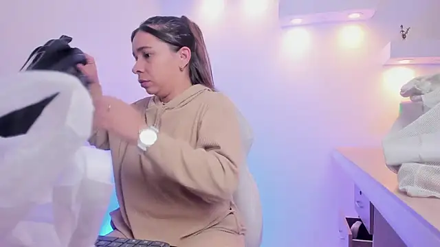 CataleyaAmaya online show from October 25, 12:02 pm