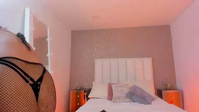 KaylieBrooks online show from November 18, 8:02 pm