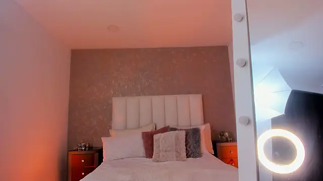 KaylieBrooks online show from November 21, 6:28 pm