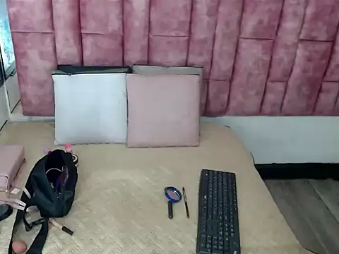 Penelopee Rouse online show from October 29, 12:51 pm