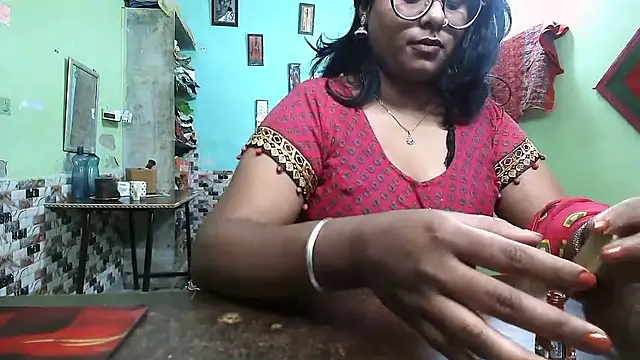 Snapshot of DearKimmi chatting on November 8, 3:29 am DearKimmi online show from November 8, 3:29 am