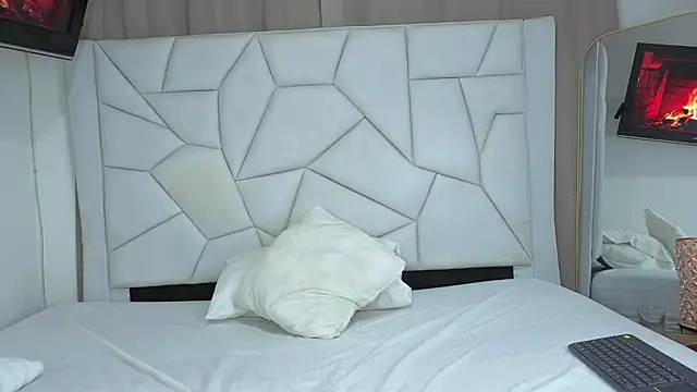 Snapshot of Paulaboterom chatting on October 9, 4:38 pm Paulaboterom online show from October 9, 4:38 pm