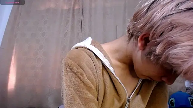 DaraKat18 online show from April 14, 10:05 pm