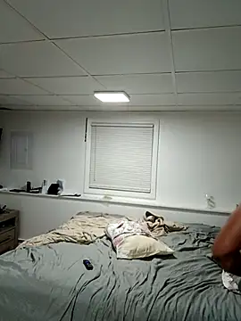 Snapshot of tripping385 chatting on October 15, 11:05 pm tripping385 online show from October 15, 11:05 pm