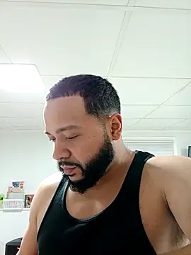 Snapshot of tripping385 chatting on November 15, 9:21 pm tripping385 online show from November 15, 9:21 pm