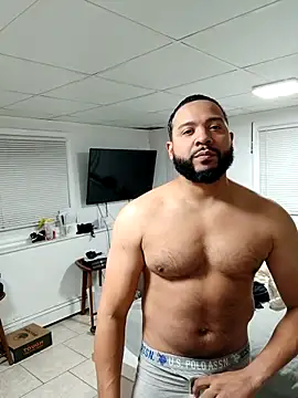 Snapshot of tripping385 chatting on November 19, 2:00 am tripping385 online show from November 19, 2:00 am