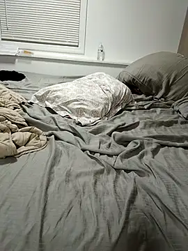 Snapshot of tripping385 chatting on November 20, 1:06 am tripping385 online show from November 20, 1:06 am