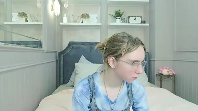 Snapshot of Beverly_Gomes chatting on September 12, 5:40 am Beverly Gomes online show from September 12, 5:40 am