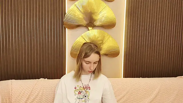 Snapshot of Beverly_Gomes chatting on September 19, 10:49 am Beverly Gomes online show from September 19, 10:49 am