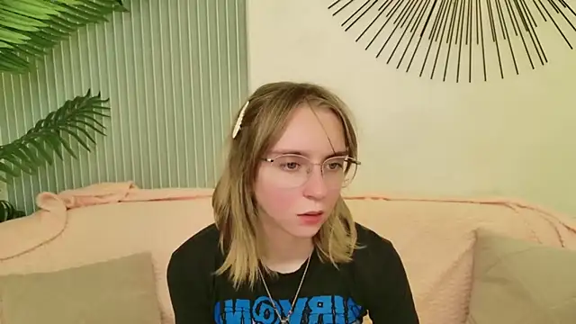 Snapshot of Beverly_Gomes chatting on September 20, 11:55 am Beverly Gomes online show from September 20, 11:55 am