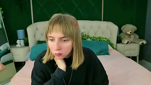 Snapshot of Beverly_Gomes chatting on October 1, 3:29 pm Beverly Gomes online show from October 1, 3:29 pm