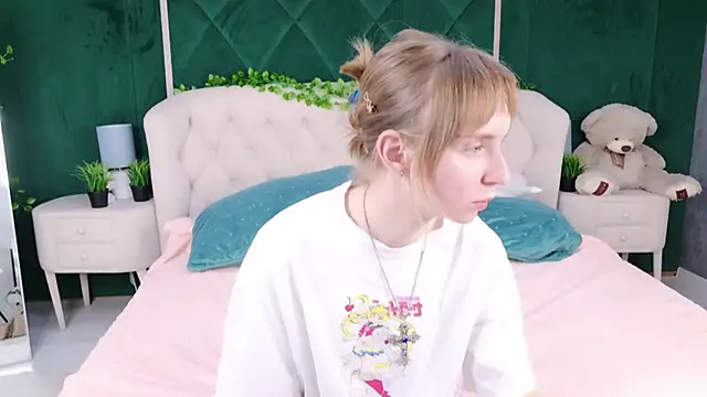 Snapshot of Beverly_Gomes chatting on October 8, 5:27 am Beverly Gomes online show from October 8, 5:27 am