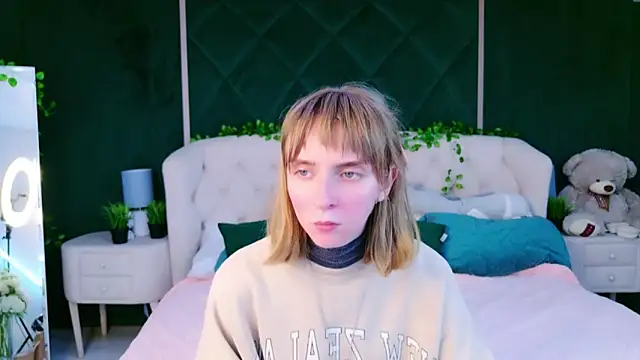 Snapshot of Beverly_Gomes chatting on October 9, 3:43 pm Beverly Gomes online show from October 9, 3:43 pm