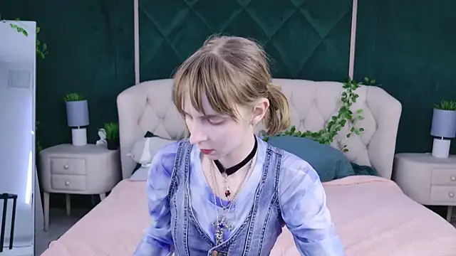 Snapshot of Beverly_Gomes chatting on November 8, 3:34 pm Beverly Gomes online show from November 8, 3:34 pm