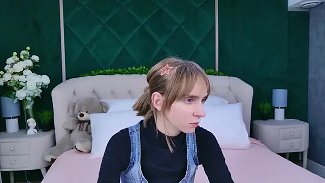 Snapshot of Beverly_Gomes chatting on December 16, 3:28 pm Beverly Gomes online show from December 16, 3:28 pm