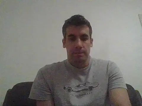 Snapshot of JulioIsHere4you chatting on November 12, 11:32 am JulioIsHere4you online show from November 12, 11:32 am