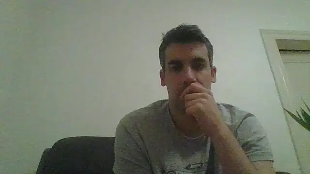 Snapshot of JulioIsHere4you chatting on November 13, 1:59 am JulioIsHere4you online show from November 13, 1:59 am