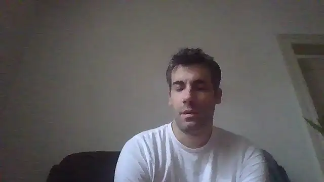 Snapshot of JulioIsHere4you chatting on November 30, 9:02 am JulioIsHere4you online show from November 30, 9:02 am