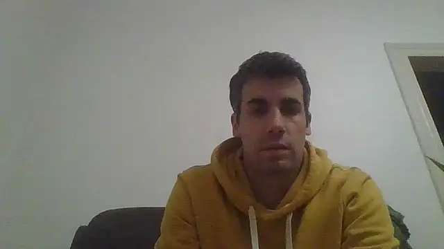 Snapshot of JulioIsHere4you chatting on December 3, 9:02 pm JulioIsHere4you online show from December 3, 9:02 pm