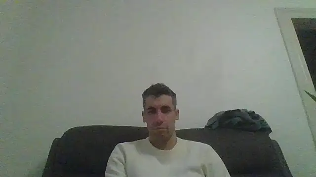 Snapshot of JulioIsHere4you chatting on December 16, 7:57 am JulioIsHere4you online show from December 16, 7:57 am